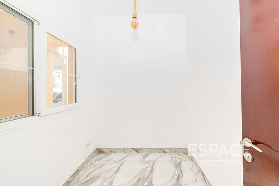 Upgraded | Marble Finish | Quiet Location - Image 10