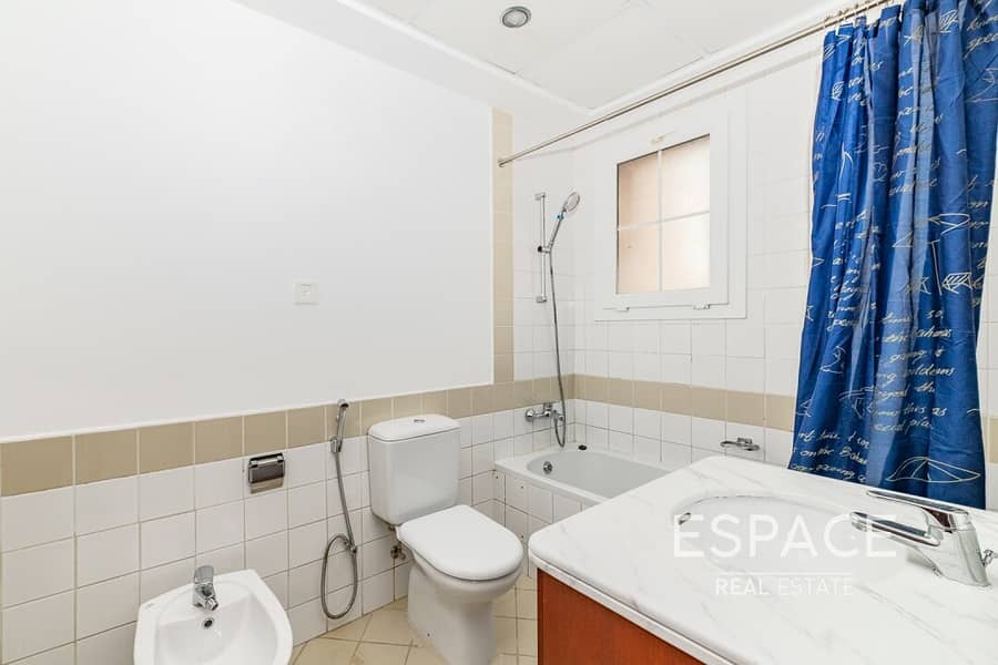 Upgraded | Marble Finish | Quiet Location - Image 11