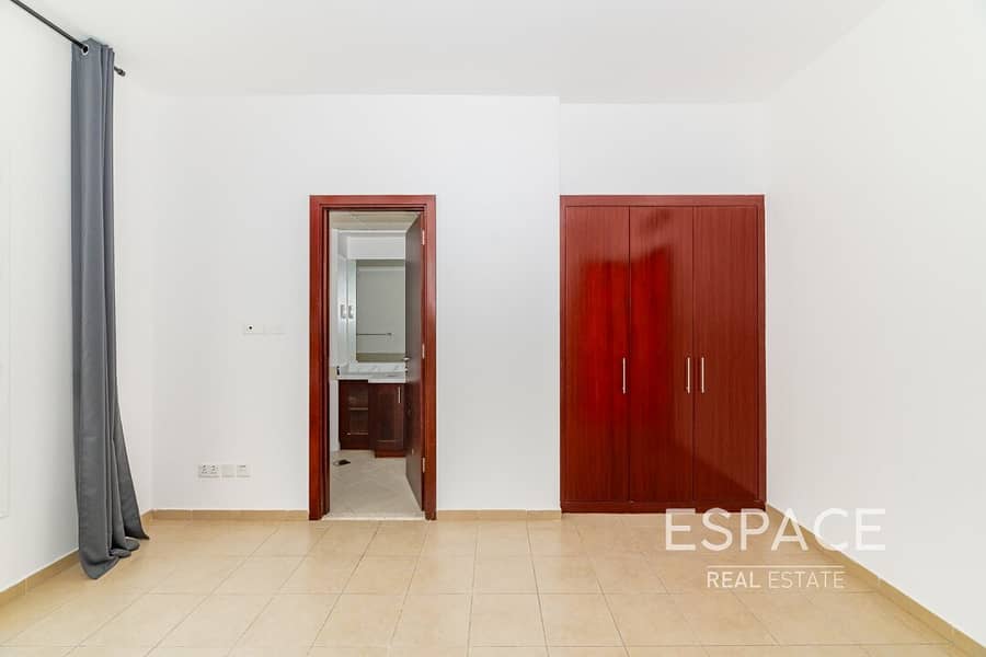 Upgraded | Marble Finish | Quiet Location - Image 15