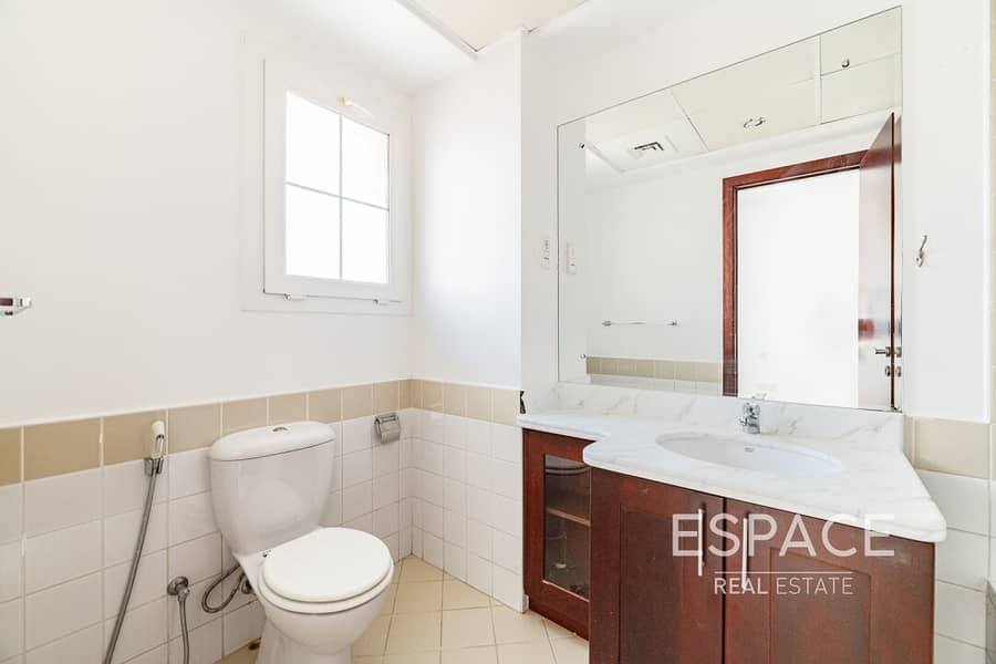 Upgraded | Marble Finish | Quiet Location - Image 17