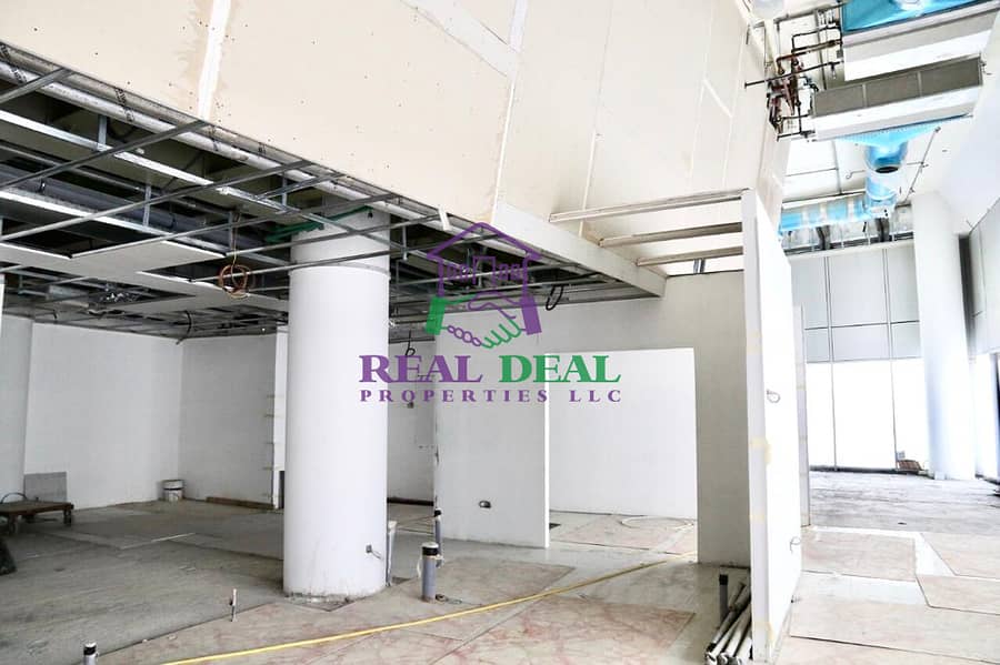 Strategically positioned 4 retail shops at U-Bora Tower