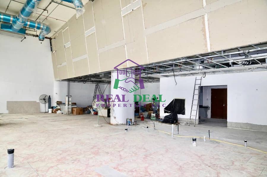 4 Strategically positioned 4 retail shops at U-Bora Tower