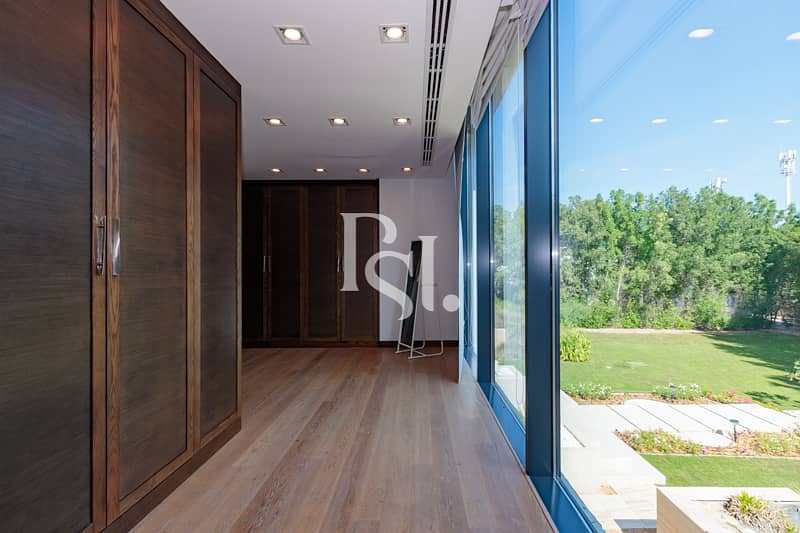9 6br-villa-nurai-island-abu-dhabi-closet (1). JPG
