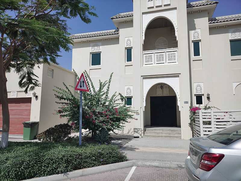 4BR Villa | Good Location | Well Maintaine d Villa 4BR Villa | Good Location | Well Maintaine d Villa