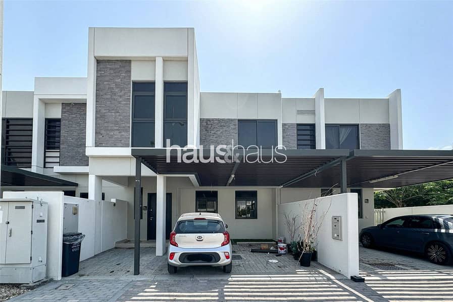 Vacant | Spacious Family Room | Popular Layout Vacant | Spacious Family Room | Popular Layout
