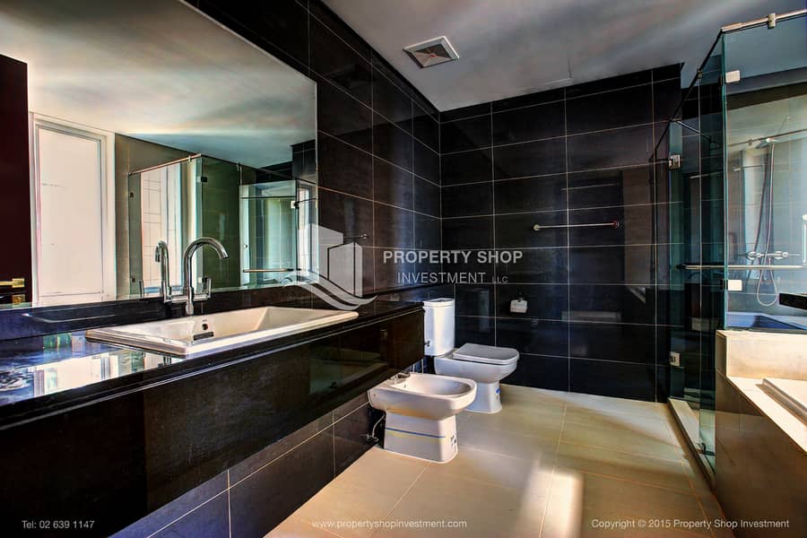 6 3-br-apartment-abu-dhabi-al-reem-island-marina-square-mag-5-residences-master-bathroom. JPG