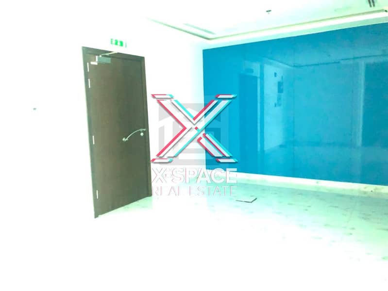 10 Fitted | 4 Parkings | Partitioned | Spacious
