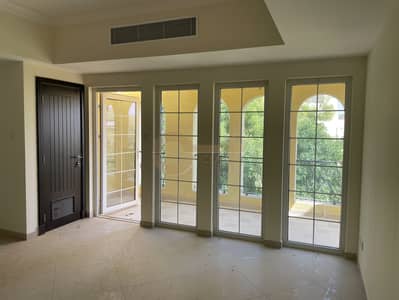Upper Floor | Spacious | 2 Beds | Great Locaiton