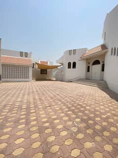 فیلا في مشيرف 5 غرف 85000 درهم - 9264663