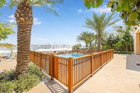 5 Bedroom Villa for Rent in Palm Jumeirah, Dubai - Beachfront | Furnished | Elevator | Jacuzzi | Pool