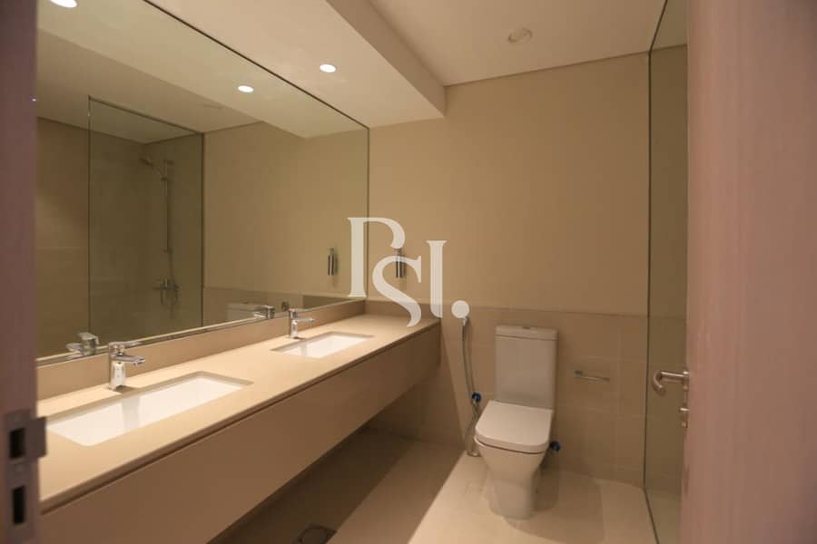 7 water-edge-yas-island-abu-dhabi-bathroom. JPG