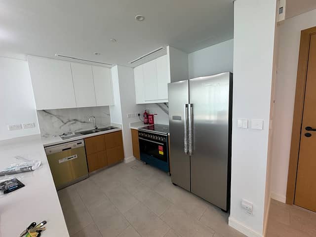 10 2bedroom kitchen appliances . jpg