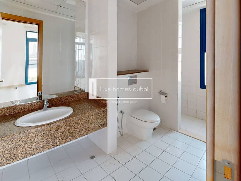 22 villa-36-the-palm-Residence-stefan--Bathroom-Edit. jpg