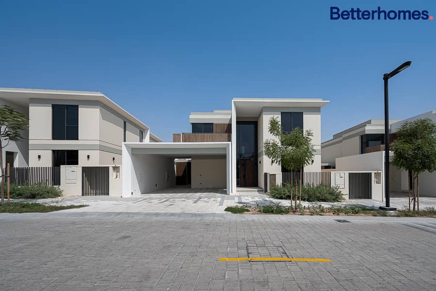 Single Row | Backing Park| Modern | Spacious Single Row | Backing Park| Modern | Spacious