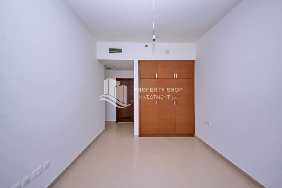 4 1-bedroom-apartment-al-reem-island-shams-abu-dhabi-gate-tower-2-closet. JPG
