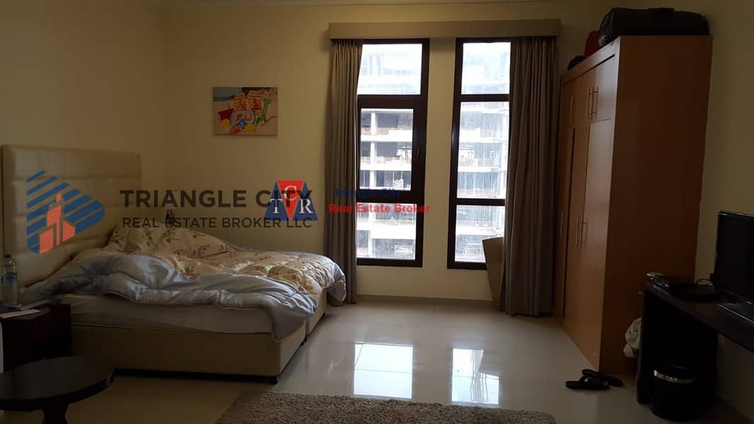Fully Furnished Studio apartment For rent in Lincoln Park Arjan