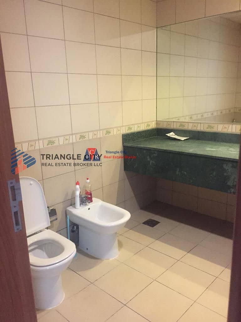 8 Vacant large corner 2 bed room sky court tower with balcony