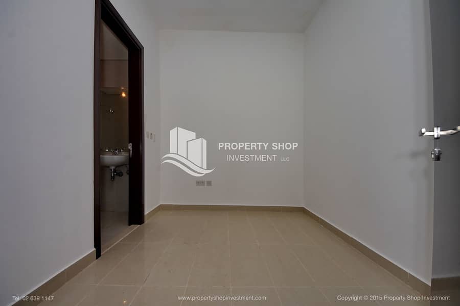 6 2-br-apartment-abu-dhabi-al-reem-island-marina-square-mag-5-residences-maidsroom. JPG