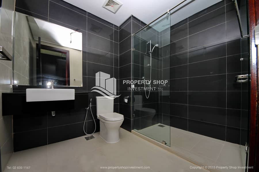 11 2-br-apartment-abu-dhabi-al-reem-island-marina-square-mag-5-residences-bathroom-1. JPG