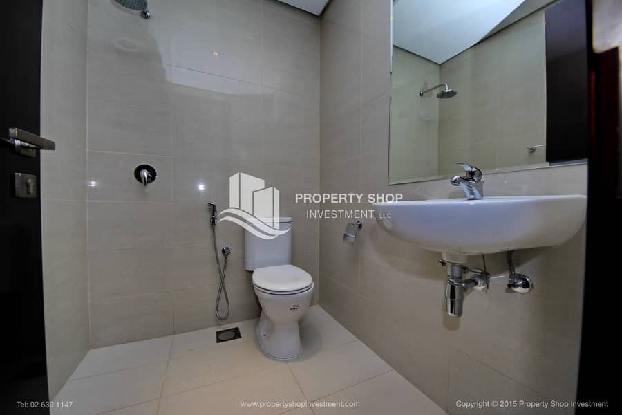 13 2-br-apartment-abu-dhabi-al-reem-island-marina-square-mag-5-residences-maids-bathroom. JPG