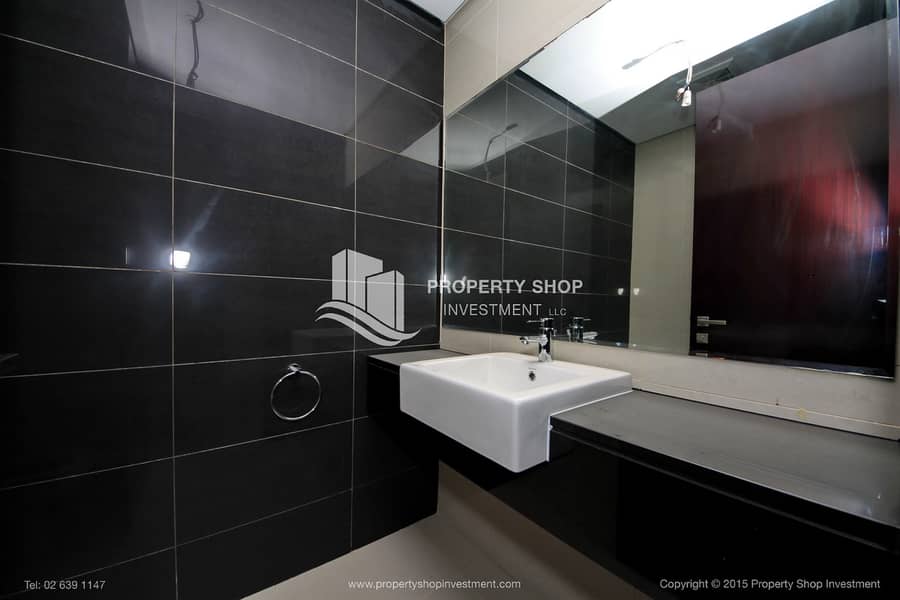 14 2-br-apartment-abu-dhabi-al-reem-island-marina-square-mag-5-residences-powder-room. JPG