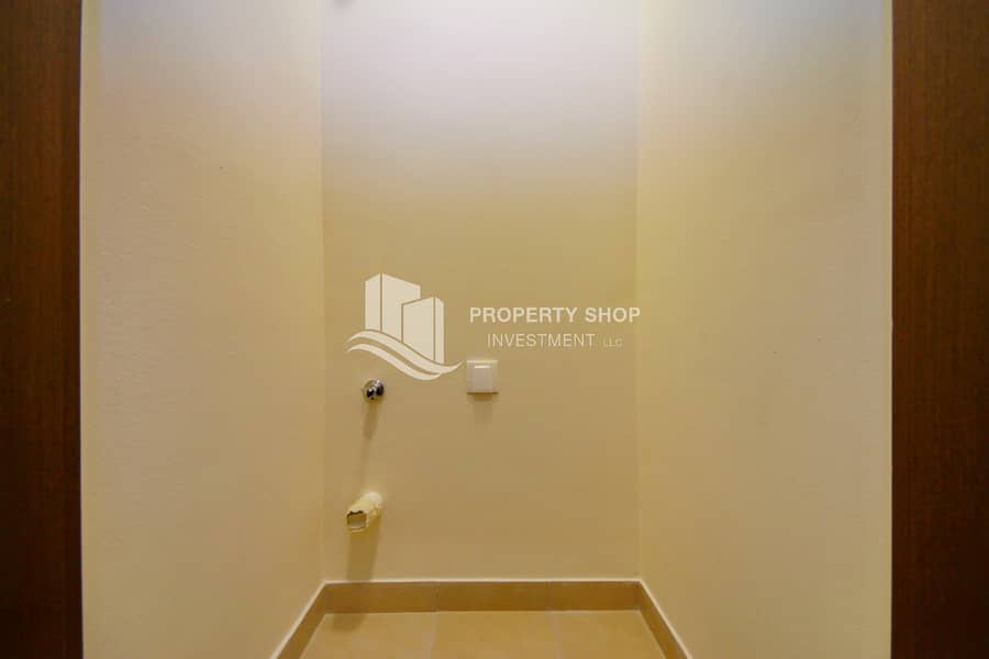 6 1-bedroom-apartment-al-reem-island-shams-abu-dhabi-gate-tower-1-laundry-room. JPG