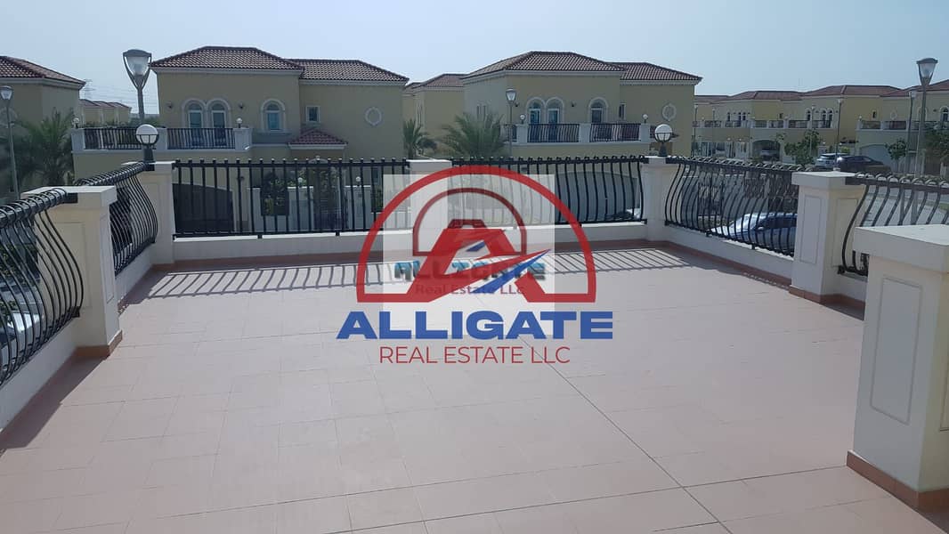 BEAUTIFUL VILLA WITH HUGE PLOT IN JUMEIRAH PARK. DISTRICT 8 BEAUTIFUL VILLA WITH HUGE PLOT IN JUMEIRAH PARK. DISTRICT 8