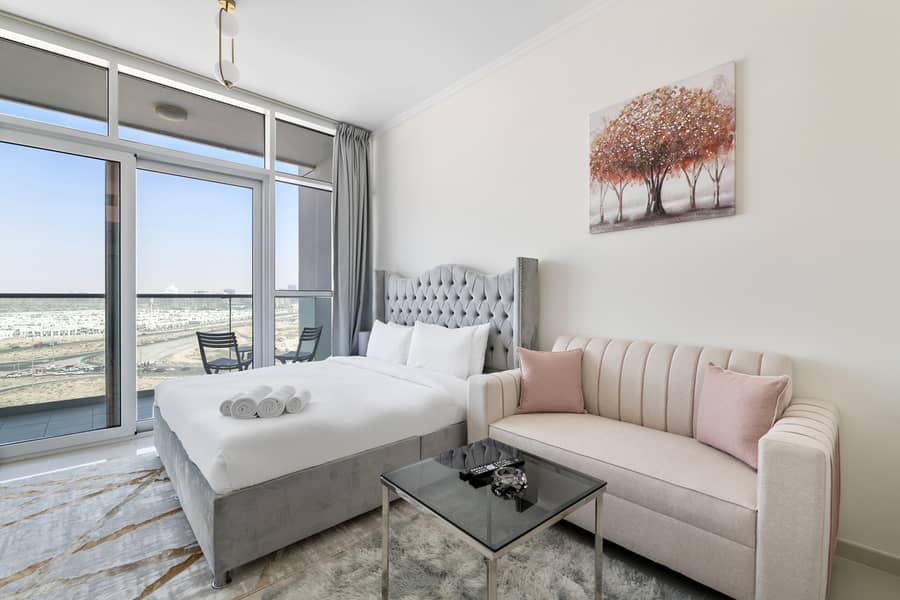 Luxurious - Studio - Damac Hills - Pool & Gym | Furnished | Flexible term