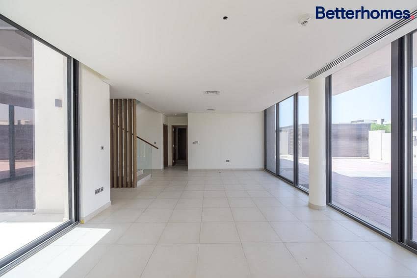 Well Maintained | Ideal Location | Vacant Well Maintained | Ideal Location | Vacant