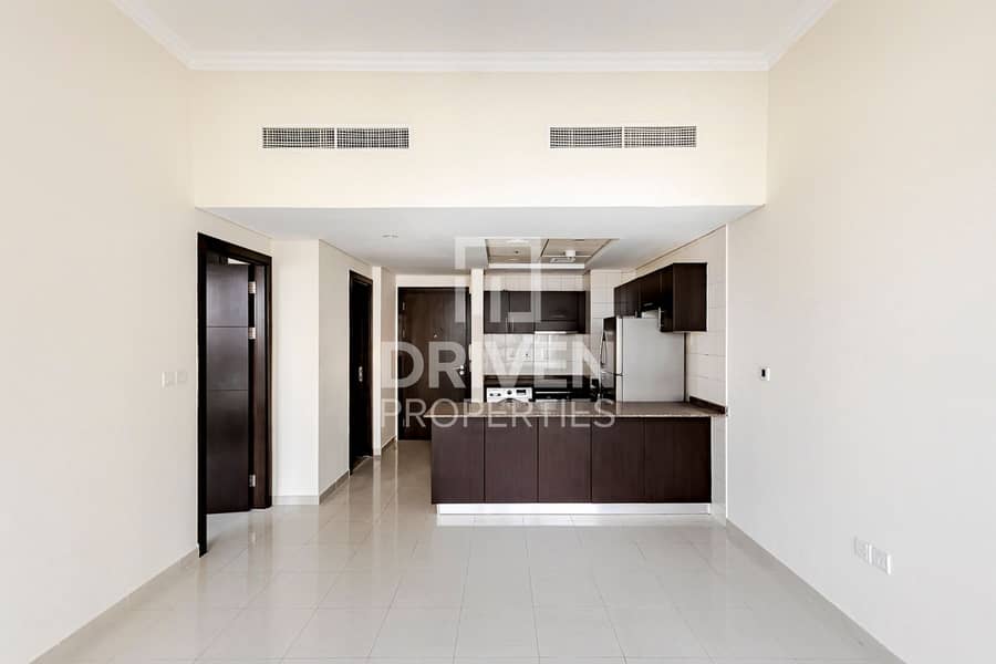 Bright Unit with Balcony | Marina View