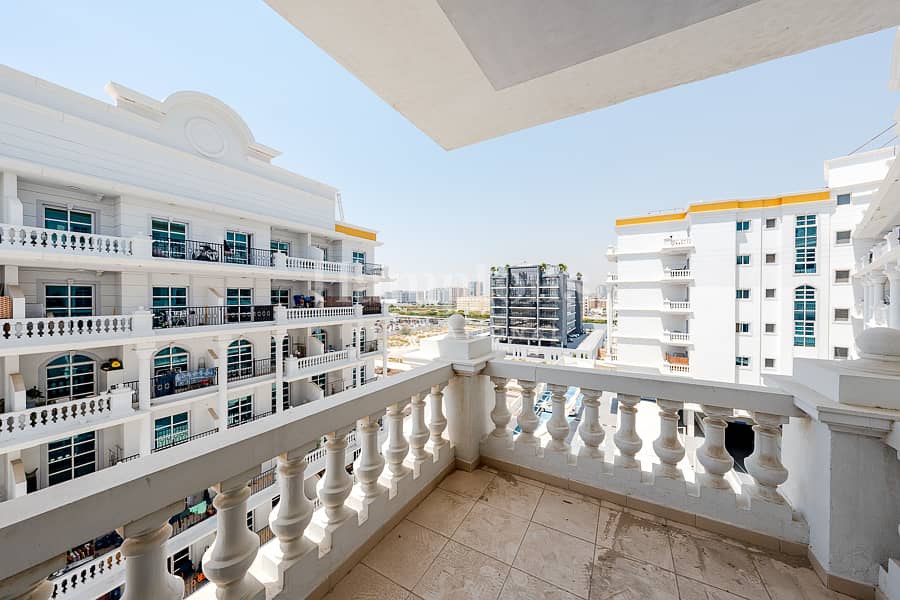 8-9% ROI | Vacant 1BR Apt | Corner Unit
