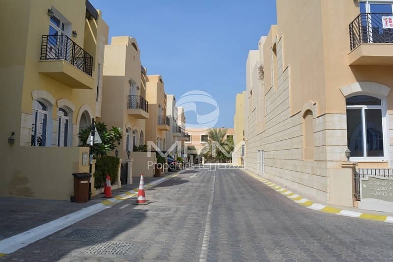 Excellent 5 Bedrooms Villa with Maids Room Excellent 5 Bedrooms Villa with Maids Room
