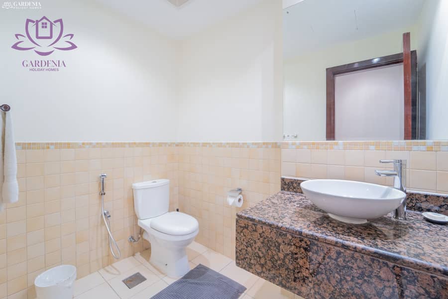 43 Guest Bathroom. jpg