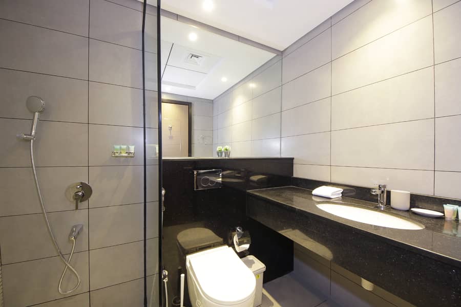 9 Bathroom. JPG