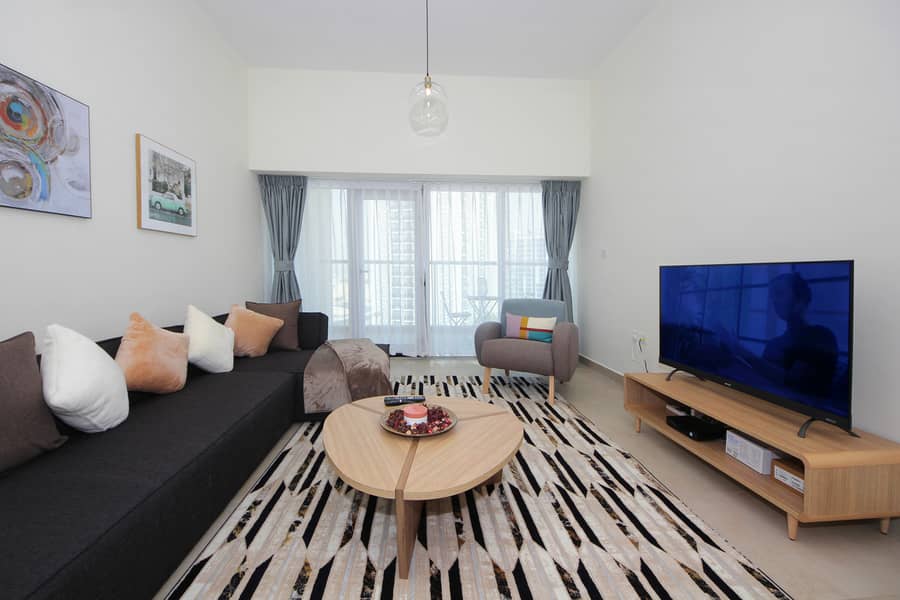 7 Living Room 1. JPG