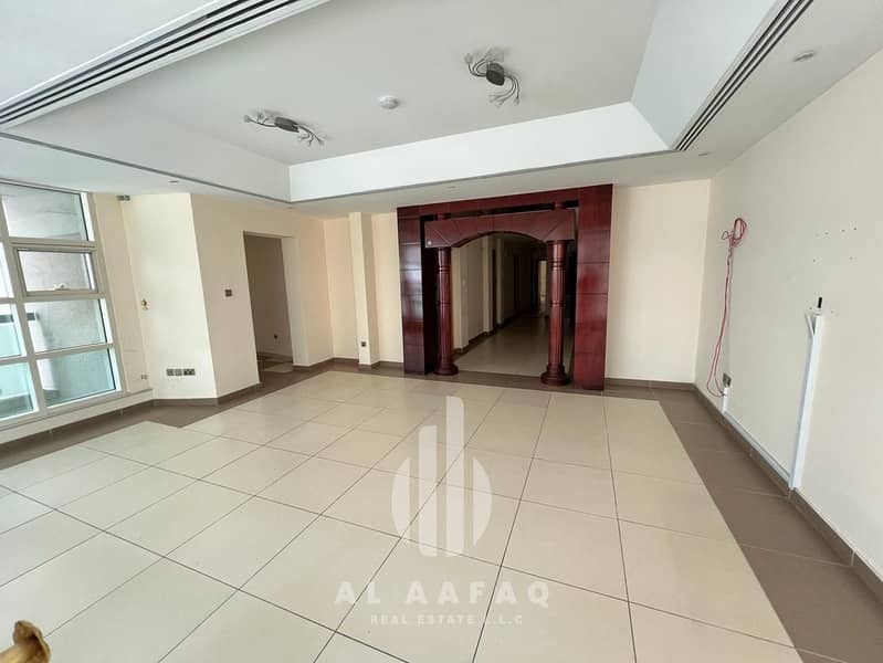 Spacious 3BHK All Master Bedrooms Maidroom and Storeroom CHILLER