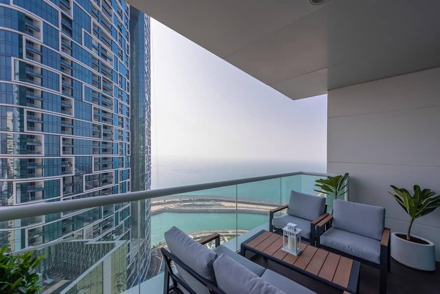 Luxury Living | Fully Upgraded | Sea View