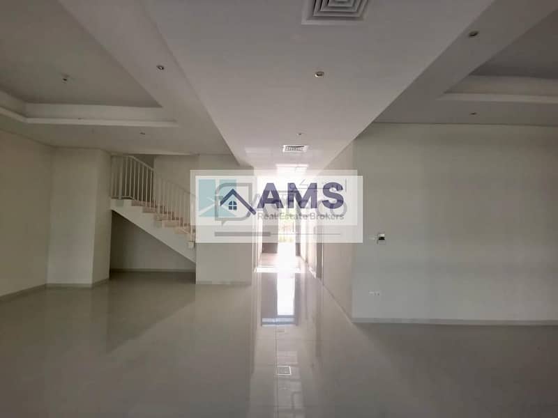 10 Big Villa | Highly Maintained | Cozy Ambience