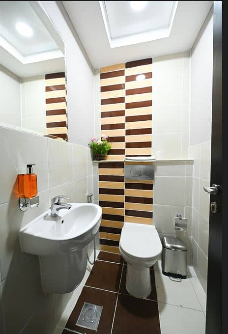 5 Toilet. JPG