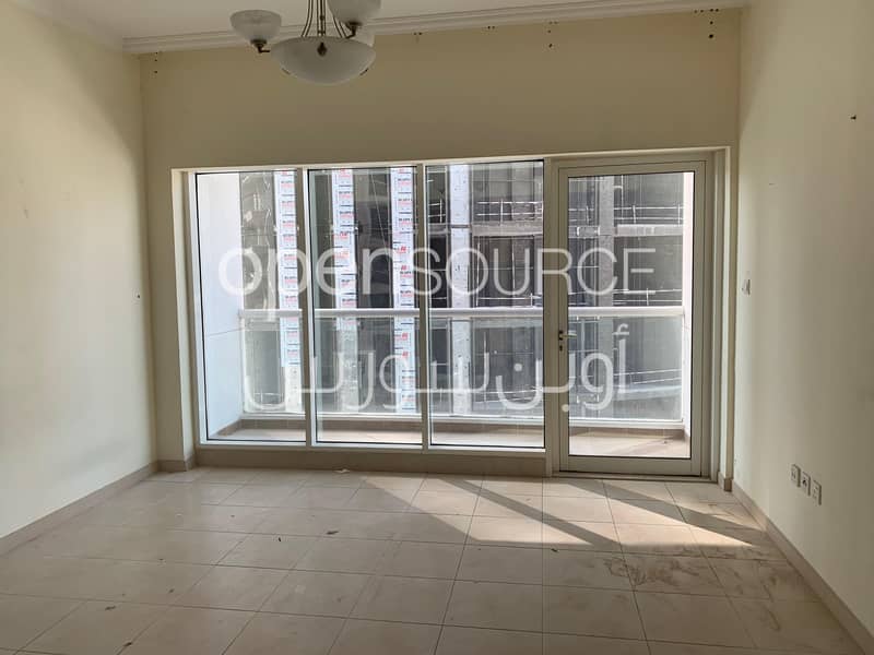 Studio with Balcony in Downtown Studio with Balcony in Downtown