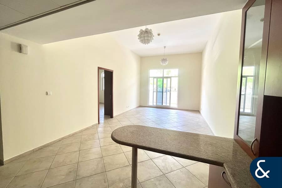 Stunning 1 Bedroom | Green Views | Vacant Stunning 1 Bedroom | Green Views | Vacant
