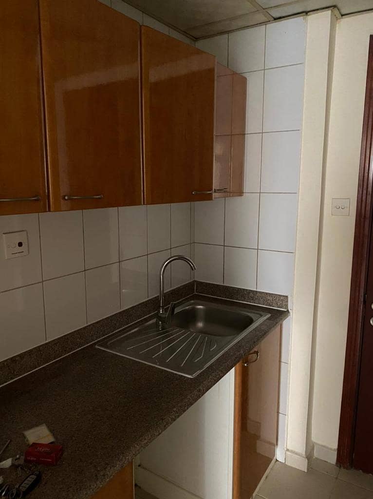 6 kitchen . jpeg