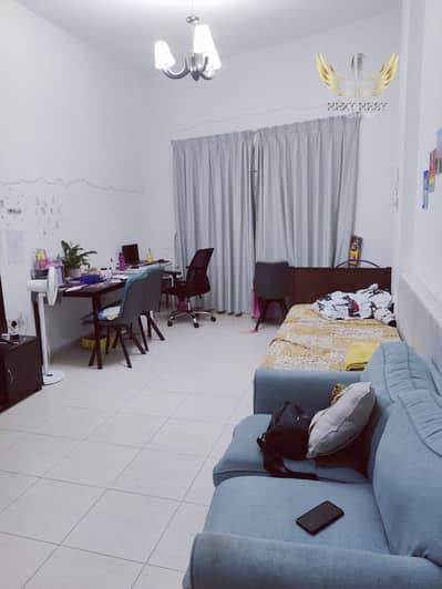 1 bedroom ,2 washroom chiller free