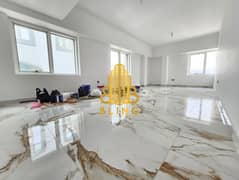 شقة في شارع حمدان 3 غرف 90000 درهم - 9353704