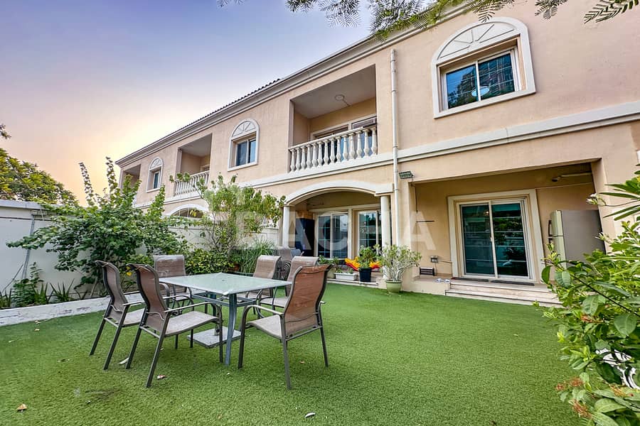 PARK BACKING / Vastu 3Br / Closed Kitchen