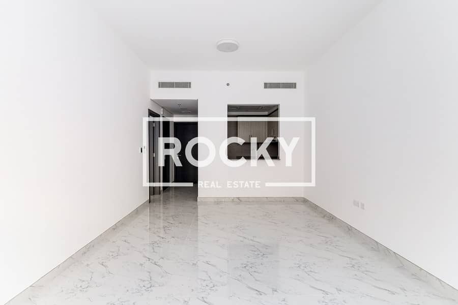 4 AAA - Apartment (5 of 11). jpg