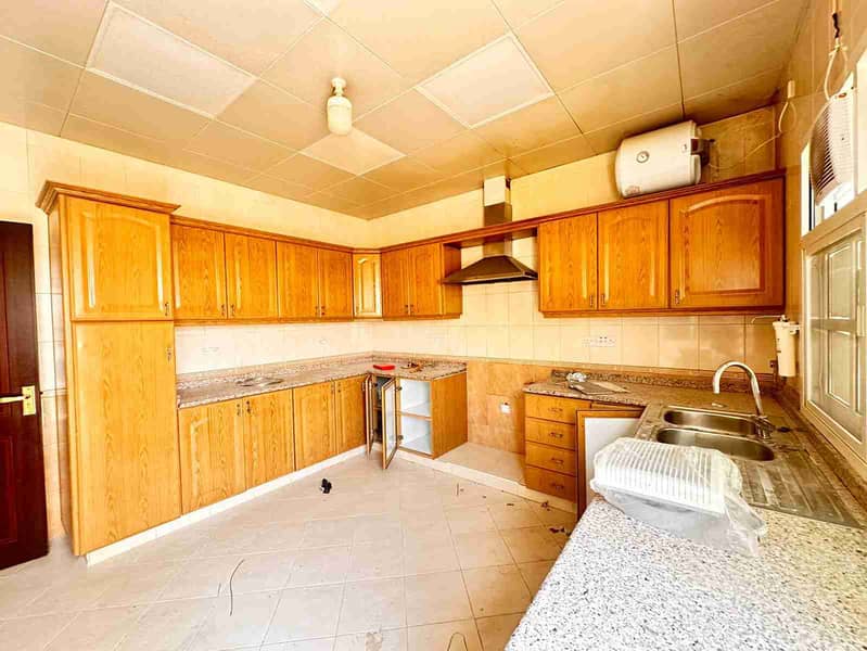 Lavish 6 Bedrooms Majlis Villa Available For Rent In Baniyas East City