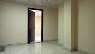 شقة في شارع حمدان 30000 درهم - 6882794