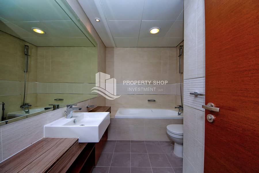 8 1-bedroom-apartment-al-reem-island-shams-abu-dhabi-gate-tower-1-master-bathroom. JPG