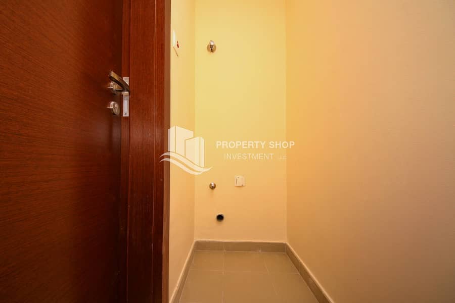 7 2-bedroom-apartment-al-reem-island-shams-abu-dhabi-gate-tower-laundry-area. JPG